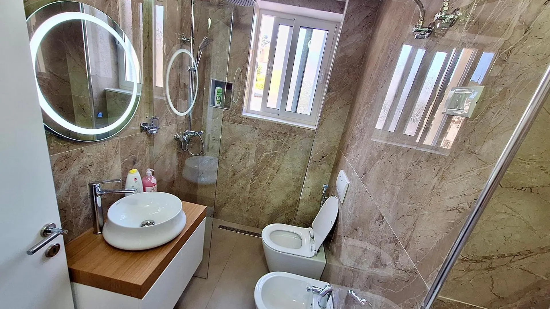 Nefis Apartament Berat Albania